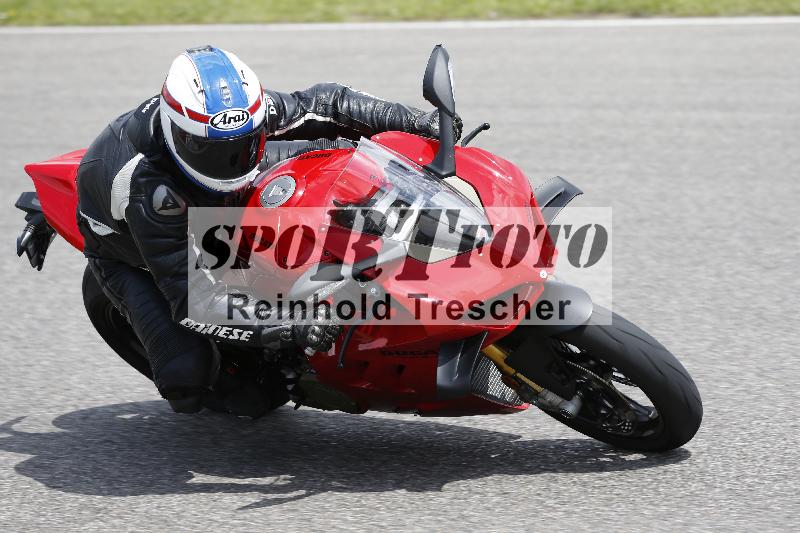 /Archiv-2024/29 12.06.2024 MOTO.CH Track Day ADR/Gruppe gelb/Team